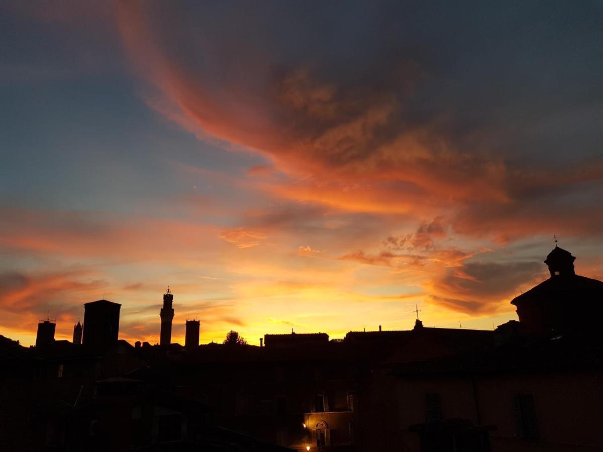 Un Terrazzo Sulla Magia Apartment เซียนา ภายนอก รูปภาพ